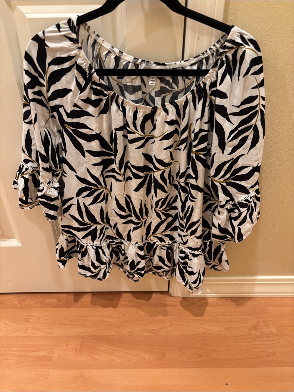 Fever Black & White Leaf-Print Peasant Tunic